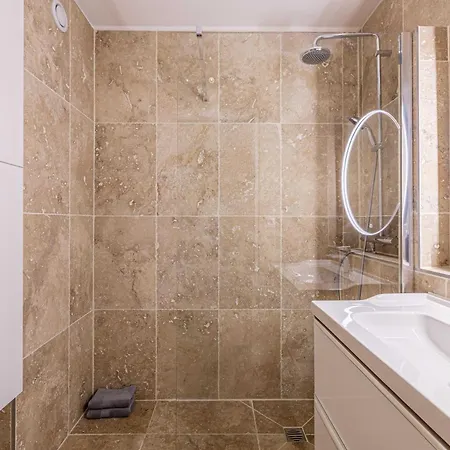 Exceptional Spacious One Bedroom Flat In